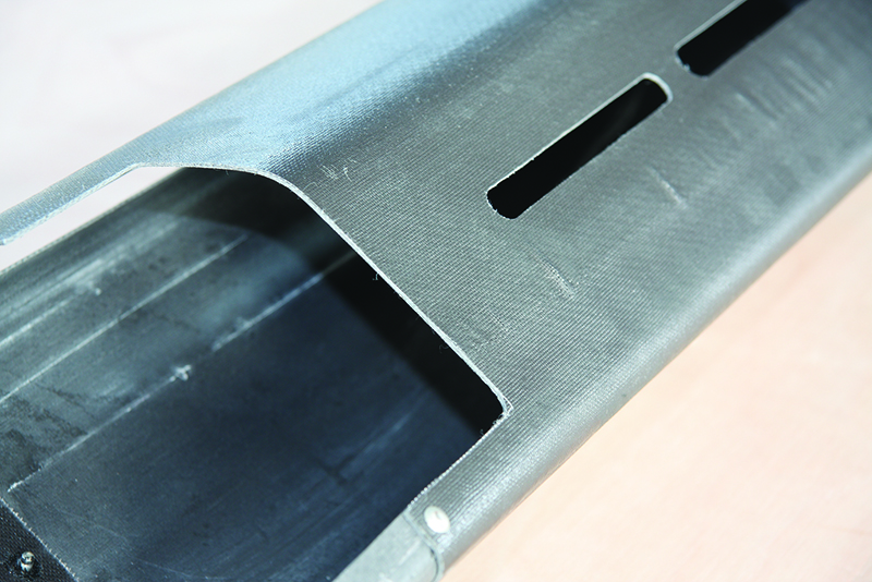 CFRT闆：玻纖(xian)增強熱(rè)塑性複(fu)合材料(liao)在軌道(dao)交通的(de)應用