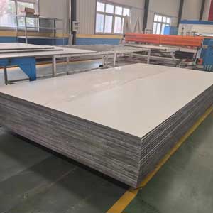 CFRT蒙皮(pi)增強車廂闆(pǎn)複合闆